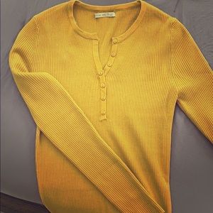 Mustard yellow, long sleeve ribbed top